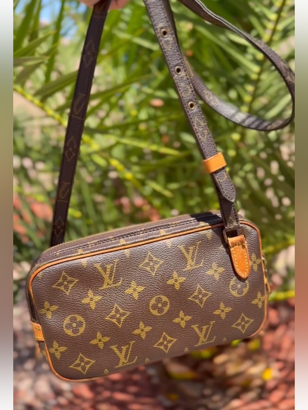 Vintage ‘89 Louis Vuitton Marly Bandoulière   camera bag